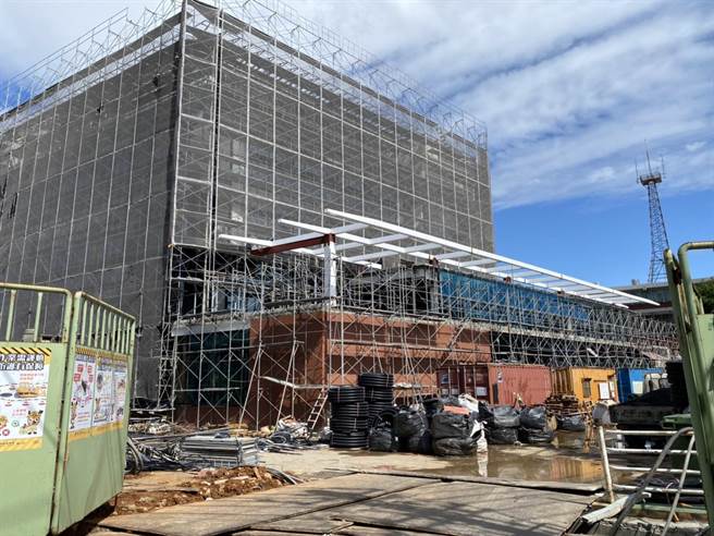 杨梅区公所全新大楼即将在今年底完工。（蔡明亘摄）