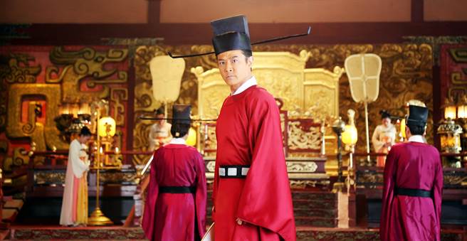 黄维德颠覆包拯铁面无私形象。（纬来育乐台提供）