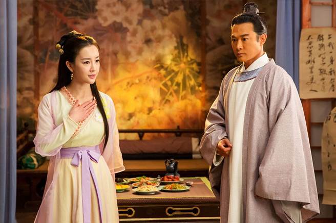 张檬在剧中大胆倒追黄维德。（纬来育乐台提供）