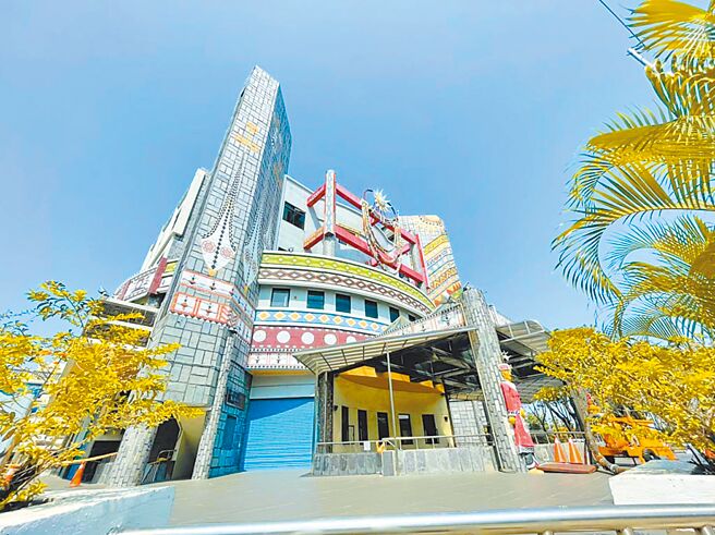 前年9月，高雄市原住民故事馆地下室爆发乙烯气体外泄事件，让原本预定在去年完工的整建计画延宕迄今。（本报资料照片）