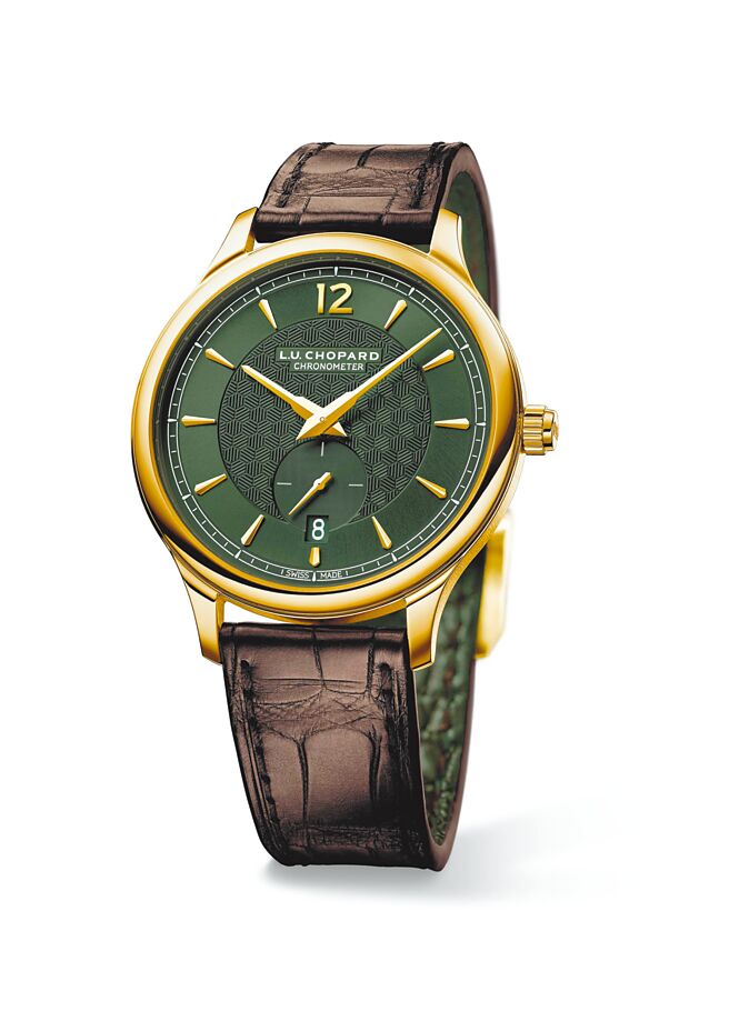 深受专业表迷喜爱的萧邦L.U.C XPS 1860Officer腕表，搭载厚度仅3.3mm的超薄L.U.C 96.01-L自制机芯，117万9000元，限量50只。（CHOPARD提供）
