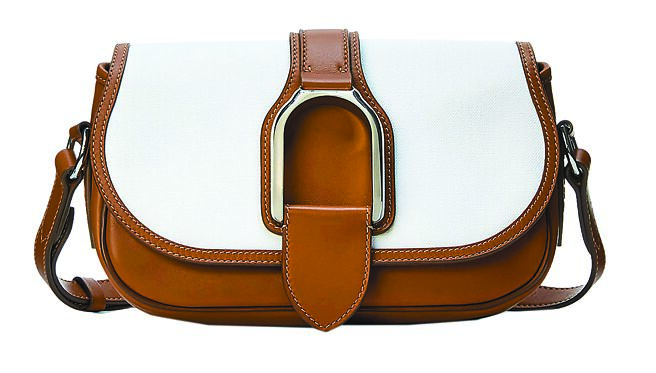 Ralph Lauren Welington皮革帆布肩包，4万8800元。（RALPH LAUREN提供）