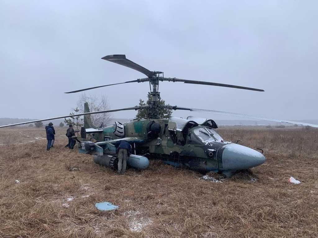 在烏克蘭戰爭前，Ka-52被評為最先進的攻擊直升機，但是一場戰爭下來，它的缺點也在實戰中被暴露。(圖/Twitter)
