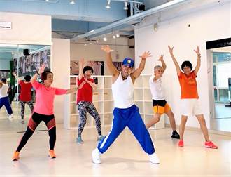 潘若迪組300歲高齡舞團 大跳公園操：誰還有藉口不運動