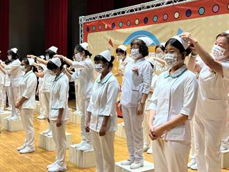弘光護理學院舉辦加冠傳光典禮 實習生將成醫界生力軍