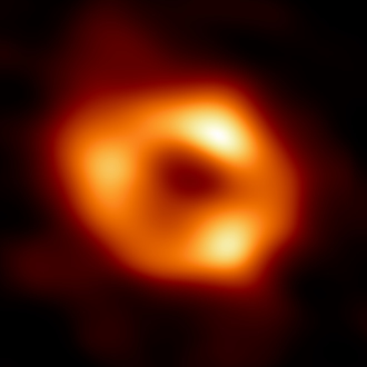 人馬座A＊黑洞影像曝光 中研院捕捉「潛伏銀河系的巨獸」