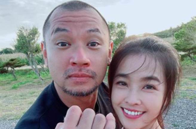 小娴和金刚证实情逝1个多月，目前已经退回朋友关系。（hsien_0309 IG）