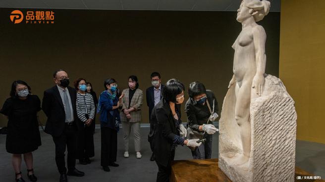 臺湾瑰宝黄土水雕塑作〈甘露水〉高雄开箱。(图/品观点提供)