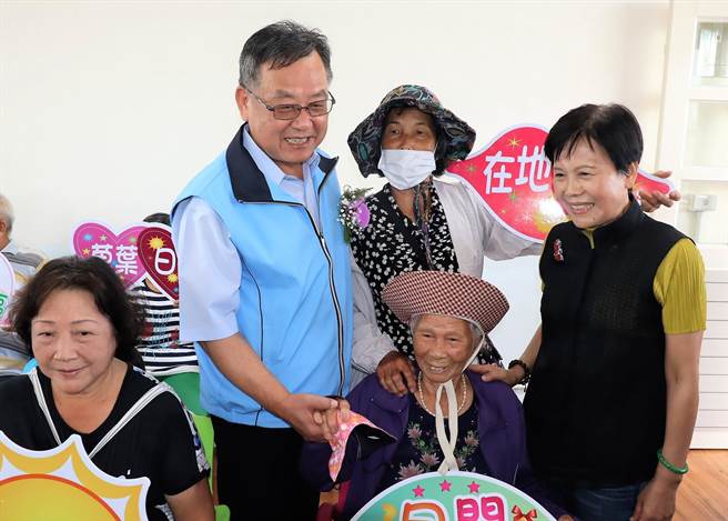 澎湖籍75歲以上長者接種疫苗可領2000元禮券。（張茂雄翻攝）