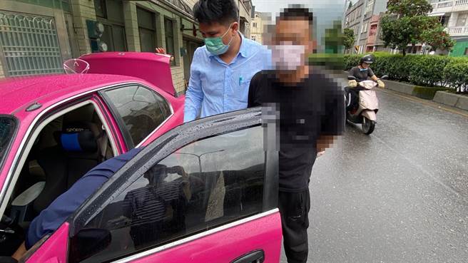 警方至头城镇滨海路简嫌住处埋伏，查获2犯嫌到案。（宜兰县警察局三星分局提供／吴佩蓉宜兰传真）