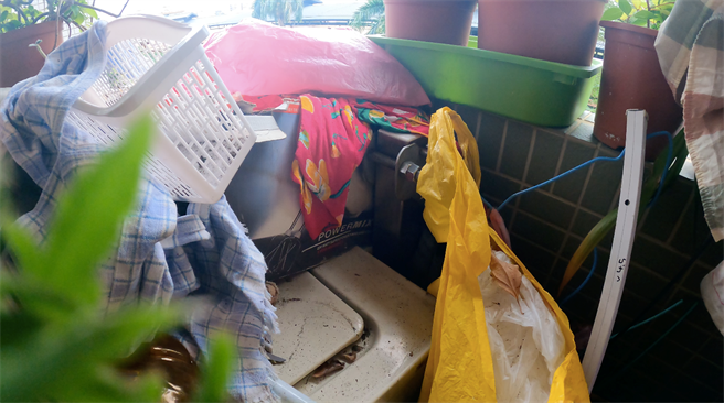 永和秀朗青年社宅某位承租人危害社区消防安全、环境清洁且屡乱不听，新北住都中心已强制退租，要求对方搬迁。（新北住都中心提供）