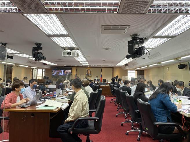 今(12)日立法院卫环与经济委员会等联席续审《温室气体减量及管理法》修正草案。（李柏澔摄）