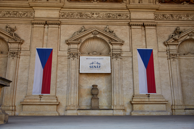 捷克参议院今天以压倒性票数通过决议案，支持台湾参与世界卫生组织（WHO）、国际刑警组织（Interpol）等国际组织的会议、机制和活动。(示意图／shutterstock)