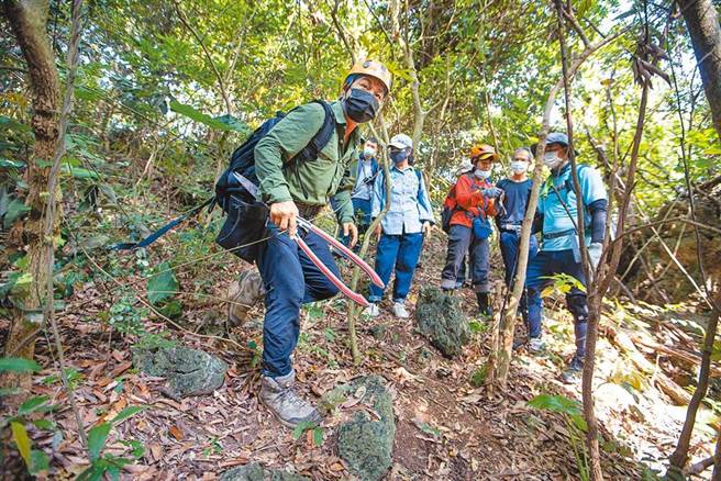 高雄柴山秘境探险正夯，高雄地检署统整10件遭移送案例，呼吁山友行前也要做功课，查询相关口碑景点是否位在管制区内，避免触法。（本报资料照片／袁庭尧高雄传真）