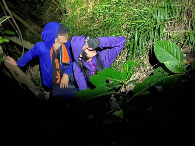 2021年10月曾姓男子和林姓女友两人登「少女峰」探险找不到回程路，获救后遭移送，检方认为，相关告示牌均老旧、模糊不清，两人又因天色昏暗、迷途紧张，难认故意，处分不起诉。（本报资料照片／袁庭尧高雄传真）