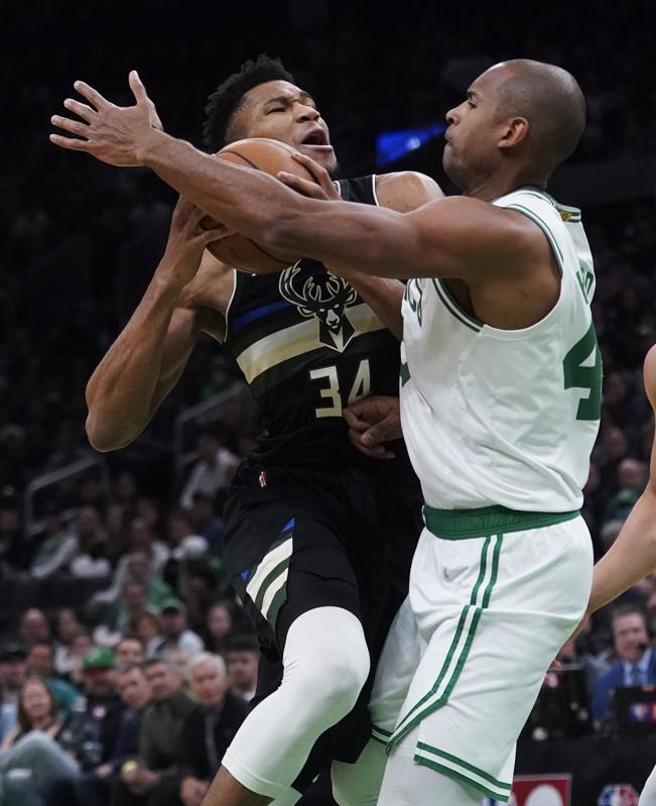 阿提托康波狂砍40分，哈勒戴致勝抄截，公鹿逆斬塞爾提克取得聽牌優勢。(美聯社)