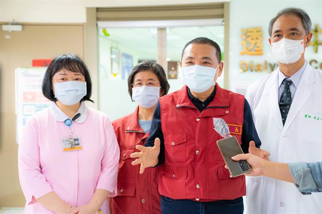 新北市长侯友宜表示，非常想率先扩大快筛阳等同确诊的适用范围。（新北市政府提供）