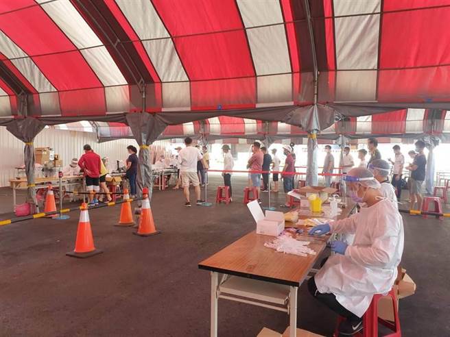 新北市長侯友宜表示，新北的社區篩檢站一直在做滾動式調整，但並不是解決問題的根本之道，源頭還是在於中央的政策擬定。（本報資料畫面）