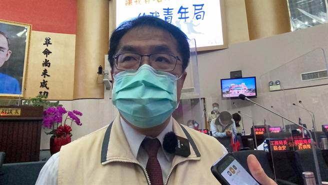 市长黄伟哲表示，今年将发放重阳敬老暨健保褔利金2000元。（曹婷婷摄）