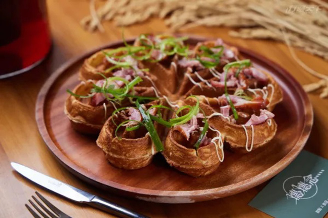 堅持不加泡打粉的米鬆餅，吃起來外酥內糯。(圖/行遍天下提供)