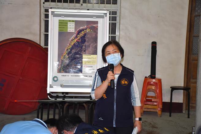 后龙镇出身的县议员林宝珠态度强硬要求林务局重视农民权益。（谢明俊摄）