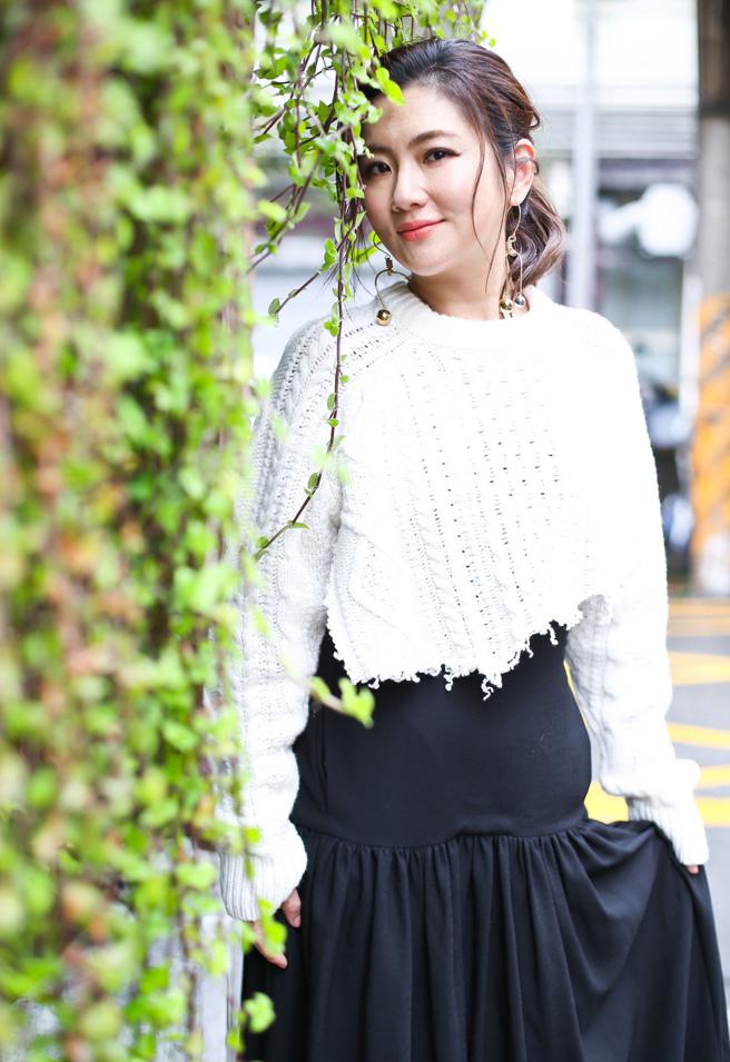 Selina现在开心享受热恋时光，时常分享与男友的逗趣互动。（陈俊吉摄）