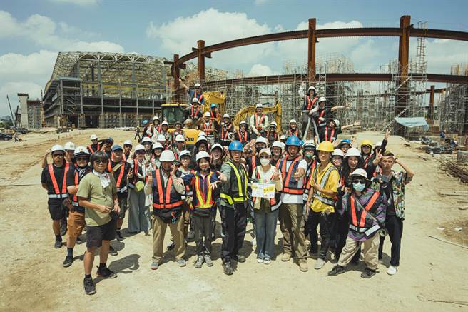 《做工的人 电影版》歷经48天拍摄终于顺利在工地杀青。（大慕影艺提供）