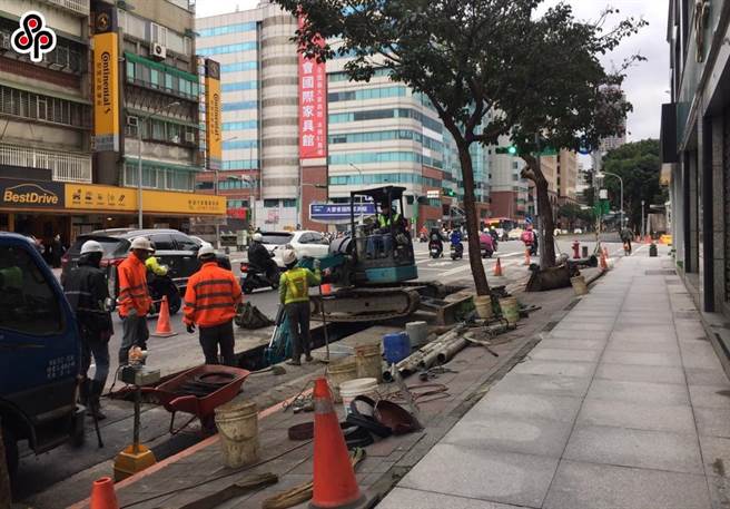 议员李明贤质疑道管中心沦造假中心。（本报资料照）