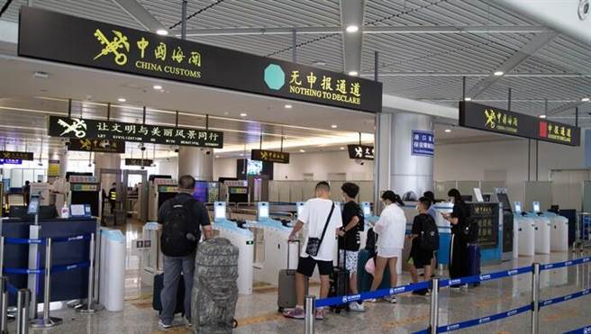 大陸移民管理局：從嚴限制大陸公民非必要出境活動。（上觀新聞）