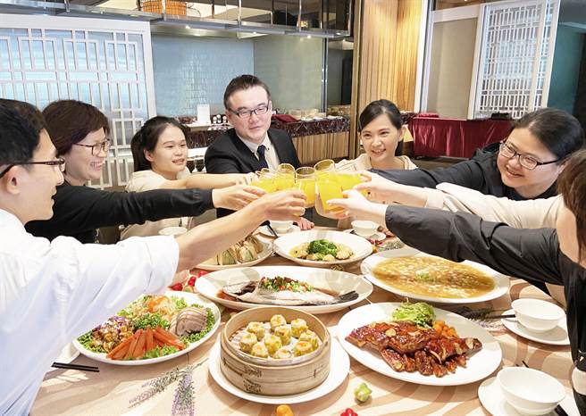 福容高雄店自即日起至7月31日推出「畢業不散場，青春不打烊」專案。（業者提供）