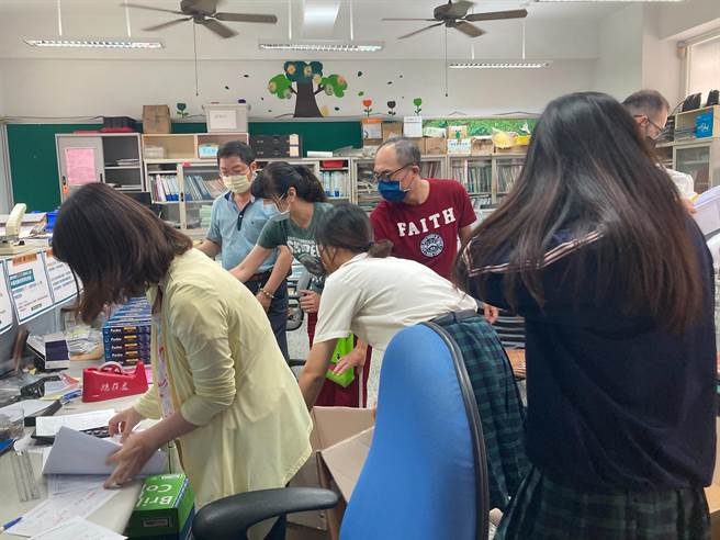 县府指出，目前全屏师生染疫累计逾千例，即日起依规定比例发放校园快筛剂。（屏县府提供／谢佳潾屏东传真）