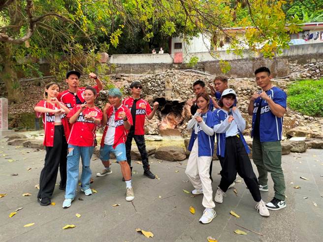 《飢饿游戏》主持群对抗赛。（中视提供）