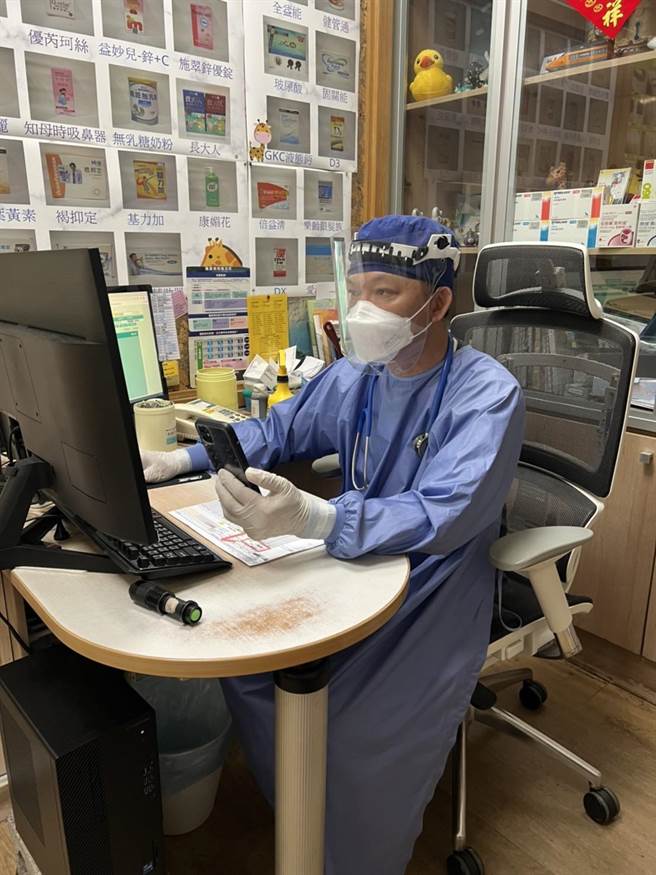 大台中诊所协会超过百家会员诊所投入确诊者居家照护行列，也提供视讯看诊服务。（大台中诊所协会提供）