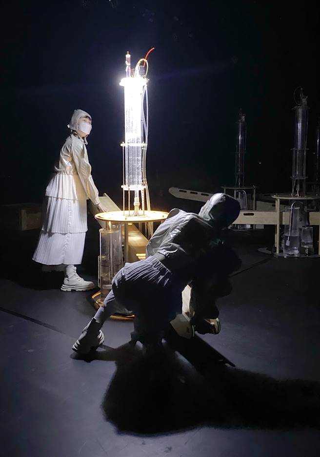 台中国家歌剧院将推出动见体《凯吉一岁》亲子版，结合声音、光线及舞蹈肢体打造「声音游乐场」。（陈淑芬摄）