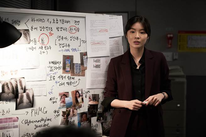 李先彬化身辩护律师，演绎震撼法庭攻防戏。（采昌提供）