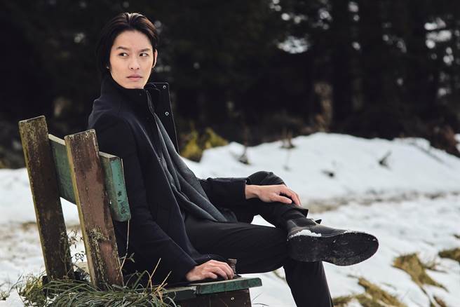 曹佑寧在《詭棋》中有大量英文台詞。（華映提供）