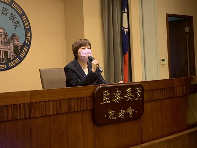 監察委員葉大華指出，我國自2020年起連續2年兒少人口負成長，然而近4年兒少交通事故傷亡人數不減反增。（張薷攝）