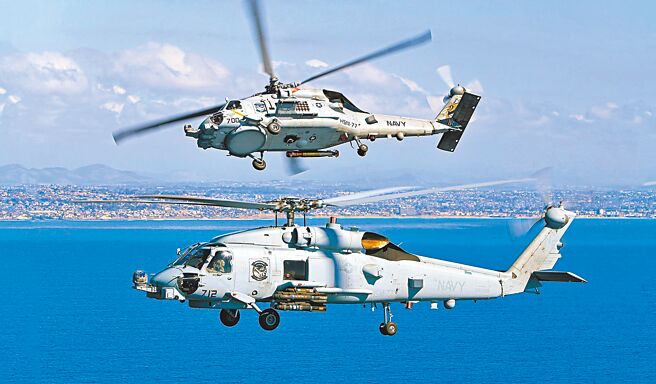 美国官员表示将不卖MH-60R海鹰反潜直升机（见图）给台湾，却敦促购买刺针防空飞弹和标枪反坦克飞弹等移动性较佳的武器。国民党立委吴斯怀表示，美国明显是站在自己的国家利益。（摘自洛克希德马汀公司官网）