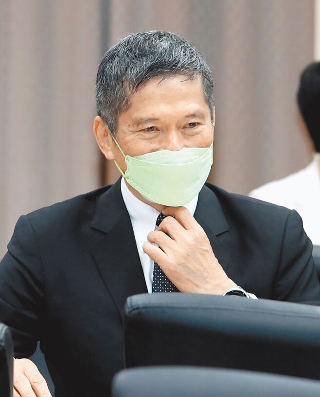 策展人吳牧青指控文化部長李永得（見圖）以預算施壓，將北藝中心開幕季節目《NEXEN未來密碼》的作者群中，撤掉吳牧青的名字。李永得11日澄清，雖然對吳牧青評價不高，但不會因此威脅團隊將他除名。（劉宗龍攝）