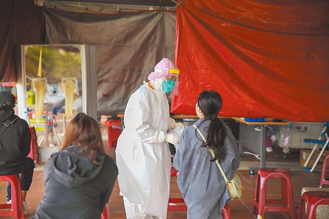 宜蘭縣11日新增979人確診，縣內4家醫院開設防疫診。（陽明交通大學附設醫院提供／李忠一宜蘭傳真）