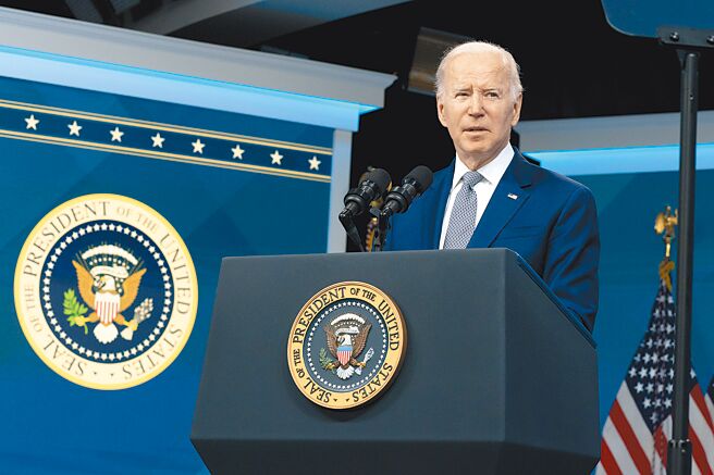 美國總統拜登10日表示，他正在考慮撤銷前川普政府對中國實施的關稅，以幫助控制通膨。（美聯社）