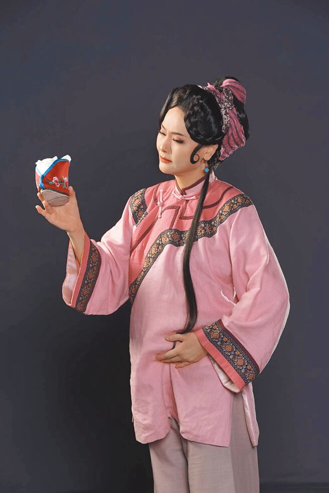 《金蓮纏夢》女主角由三位台柱扮演──蕭揚玲扮「持家娘」。（王瓊玲提供）