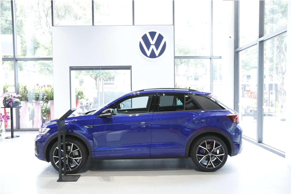 The new T-Roc R首度在台導入，Volkswagen林口展示中心搶先迎來性能跑旅一日快閃，消費者千萬別錯過機會一睹搖滾跑旅風采。 (圖/台灣福斯汽車提供)