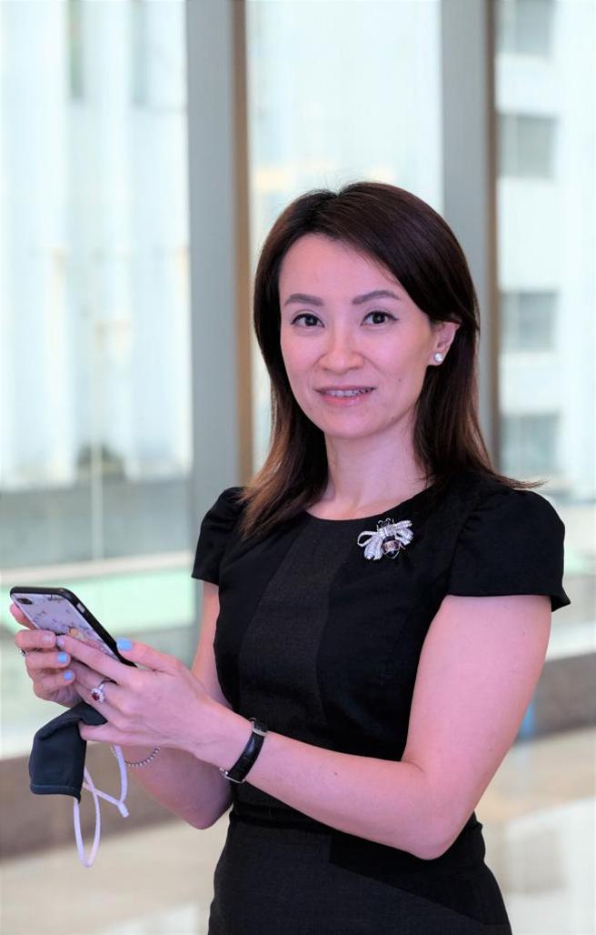 （香港草莓網總經理伍珮瑩表示，至草莓網搜尋「COVID-19Antigen Test」就可找到快篩試劑。圖／東森購物提供）