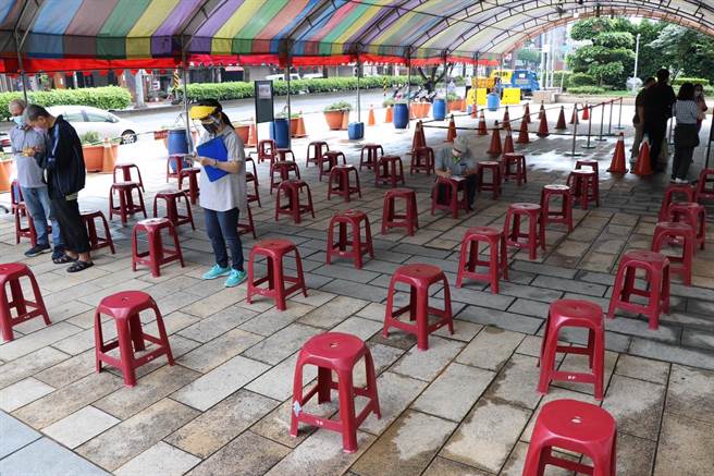 現場設有教學區和排隊動線，作為人潮緩衝區域。（蔡明亘攝）