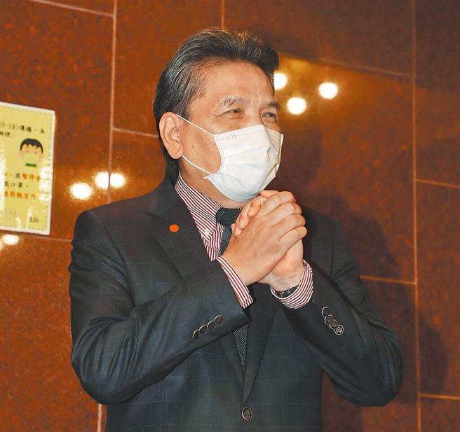 親民黨立委李鴻鈞9日在立法院受訪表示，感謝蔡總統的肯定與提名，並遵循監察委員超越黨派、獨立行使職權的原則，辭去親民黨祕書長職務、退出政黨與所有政黨活動，全力爭取立委的支持與同意，以進入監察院與其他監察委員一同努力。（劉宗龍攝）