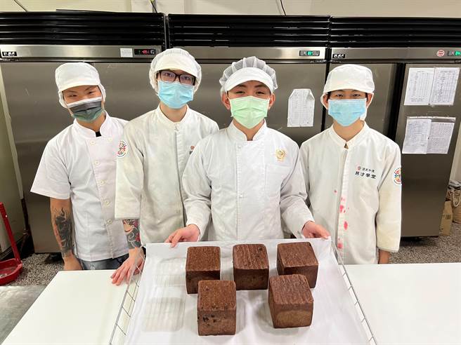 慈晖关怀学园不仅提供日常照顾和教育辅导，也开设技职课程帮助园生进入和适应职场。(慈晖关怀学园提供／林志成台北传真）