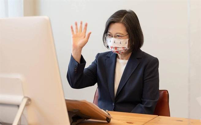 總統蔡英文召集防疫會議，指示三原則。(資料照)