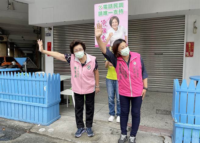 台中市民進黨東南區初選民調13日出爐，政二代陳雅惠（右）出線。（讀者提供／張妍溱台中傳真）