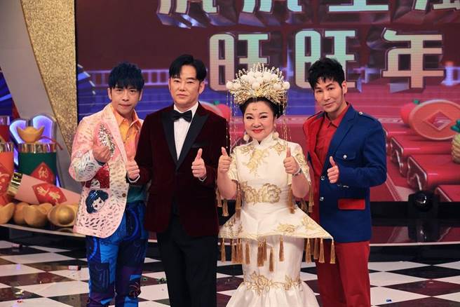 《我爱冰冰秀》主持群东谚（左起）、阳帆、白冰冰、阿文。（中视提供）